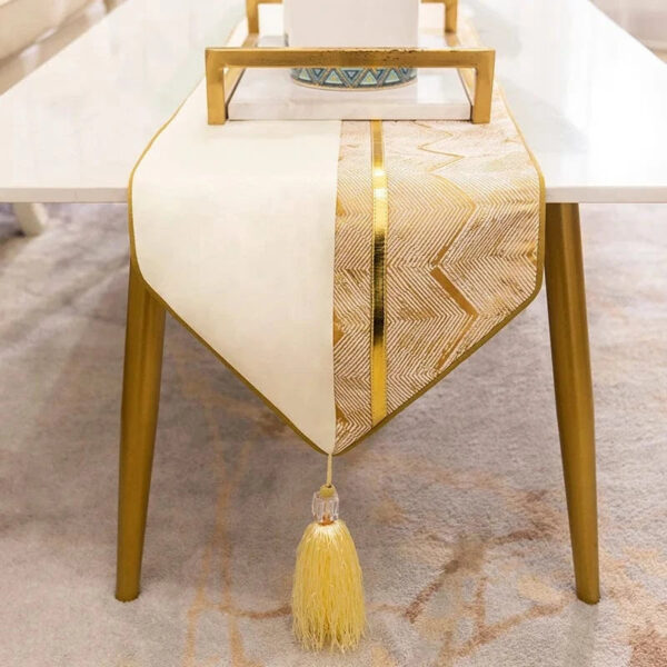 chemin de table crème doré