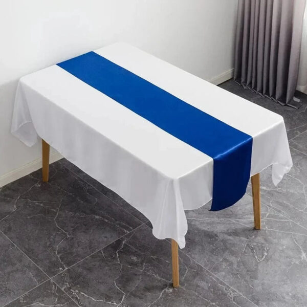 chemin de table en satin bleu roi