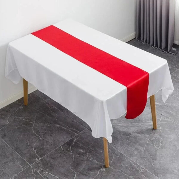 chemin de table en satin rouge