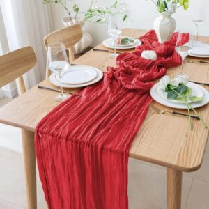 Chemin de table rouge plissé