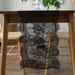Chemin de table élégant dentelle noire