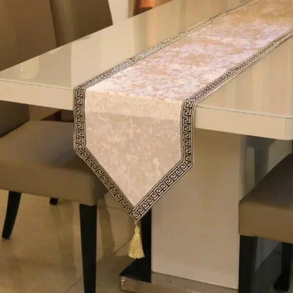 Chemin de table en velours pour mariage