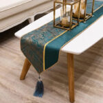 Table moderne chemin de table vert