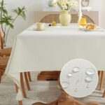 nappe élégante avec pompons